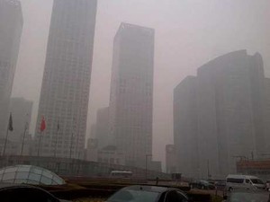Bergerak di Remang-remang Kabut Tebal Beijing