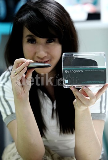 Model menunjukan Ultrathin Mouse T630.