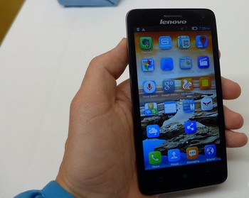 Salah satunya Lenovo S850 dibekali prosesor quad core MediaTek dan kamera depan 5 megapixel. (kredit foto: android authority)