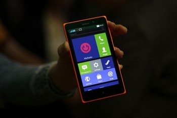 Adapun Nokia meluncurkan ponsel Android pertamanya, Nokia X, X+ dan Nokia XL. (kredit foto: getty images)