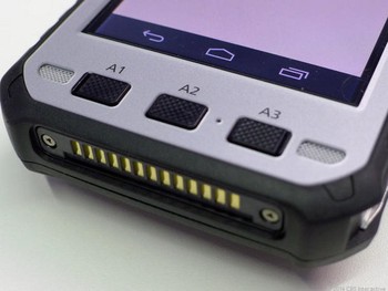 Ia dibekali prosesor quad-core Qualcomm Snapdragon 600 dengan clock speed 1,7 GHz. (kredit foto: cnet)