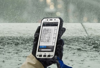 Spesifikasi kunci lainnya meliputi kamera 8 megapixel, memori internal 32GB, baterai 6.200mAh, RAM 2GB serta konektivitas 4G LTE. (kredit foto: akibahara)