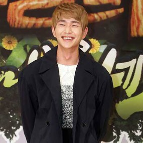 Onew SHINee Cerita Pengalaman Syuting di Hutan Borneo