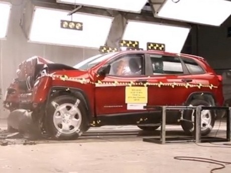 Rating Uji Tabrak Jeep Cherokee Memuaskan