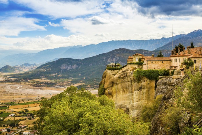 Yang Belum Anda Tahu di Eropa, Biara di Atas Awan!