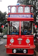 Bus Wisata Bandros Keliling Bandung