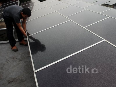 SMPN 19 Jakarta Gunakan PLTS