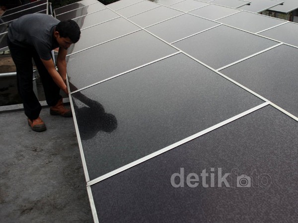 SMPN 19 Jakarta Gunakan PLTS