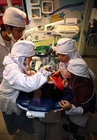 Mereka terlihat semangat.