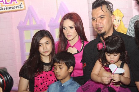 Mulan Bicara Kebahagiaan Ahmad Dhani Setelah Punya Anak Perempuan