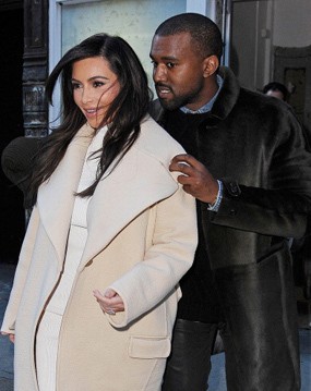 Kim Kardashian Ingin Gelar Pernikahan yang Sangat Sederhana