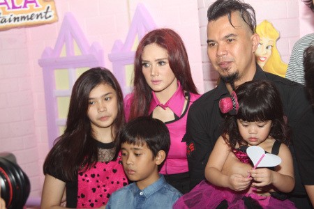 Ahmad Dhani Merasa Lebih Berat Arahkan Shafeea