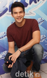 Gaya santai ala Ijonk. Gus Mun/detikHOT.