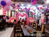 Dhani mengatakan, uang sebesar Rp 21 juta dikeluarkan oleh dirinya dan Mulan demi ulang tahun Safeea.