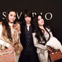 Congrats my dear @texsaverio for the amazing fashion show Autumn winter 2014 collection... @hermesloverz #paris_fashion_week, tulis Syahrini sebagai caption foto di atas. (Instagram)