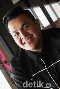 Tulus dan detikHOT berbicang-bincang di sebuah kedai kopi, di Bilangan Sarinah, Jakarta Pusat. Asep/detikHOT.