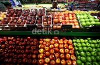 Serbuan buah impor ini mengakibatkan anjloknya harga apel Malang. Harga Apel Malang kini turun 60% dari harga normal.