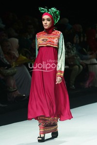 Asyifa by Iesye Tenun in Harmony. Fashion Parade Purity Transcendence. Indonesia Fashion Week 2014 at Jakarta Convention Center. Senayan. Jakarta. [Foto: Mohammad Abduh/Wolipop]