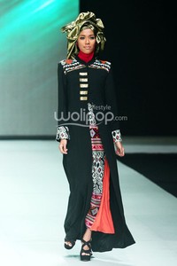 Asyifa by Iesye Tenun in Harmony. Fashion Parade Purity Transcendence. Indonesia Fashion Week 2014 at Jakarta Convention Center. Senayan. Jakarta. [Foto: Mohammad Abduh/Wolipop]