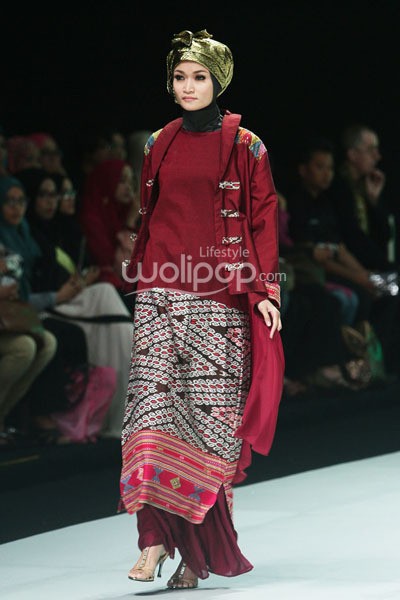 Asyifa by Iesye Tenun in Harmony. Fashion Parade Purity Transcendence. Indonesia Fashion Week 2014 at Jakarta Convention Center. Senayan. Jakarta. [Foto: Mohammad Abduh/Wolipop]