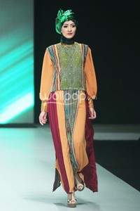 Asyifa by Iesye Tenun in Harmony. Fashion Parade Purity Transcendence. Indonesia Fashion Week 2014 at Jakarta Convention Center. Senayan. Jakarta. [Foto: Mohammad Abduh/Wolipop]