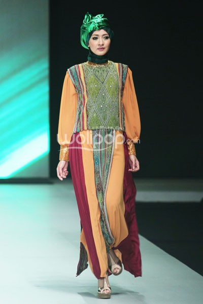 Asyifa by Iesye Tenun in Harmony. Fashion Parade Purity Transcendence. Indonesia Fashion Week 2014 at Jakarta Convention Center. Senayan. Jakarta. [Foto: Mohammad Abduh/Wolipop]