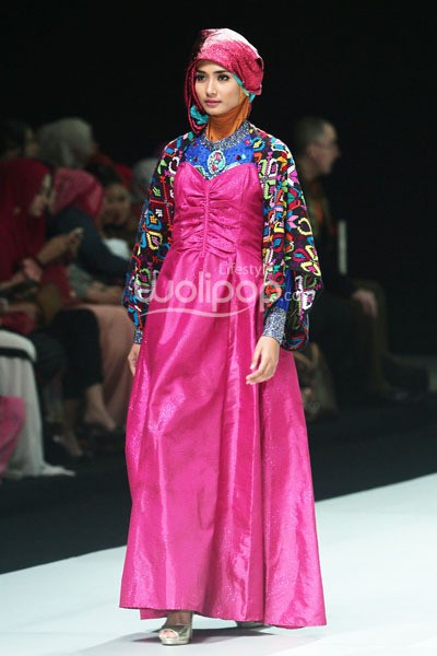 Asyifa by Iesye Tenun in Harmony. Fashion Parade Purity Transcendence. Indonesia Fashion Week 2014 at Jakarta Convention Center. Senayan. Jakarta. [Foto: Mohammad Abduh/Wolipop]