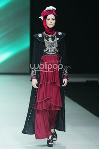 Asyifa by Iesye Tenun in Harmony. Fashion Parade Purity Transcendence. Indonesia Fashion Week 2014 at Jakarta Convention Center. Senayan. Jakarta. [Foto: Mohammad Abduh/Wolipop]
