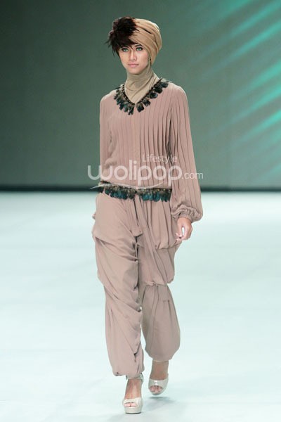 Lia Soraya Graceful Desire. Fashion Parade Purity Transcendence. Indonesia Fashion Week 2014 at Jakarta Convention Center. Senayan. Jakarta. [Foto: Mohammad Abduh/Wolipop]