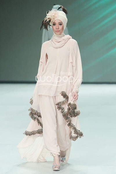 Lia Soraya Graceful Desire. Fashion Parade Purity Transcendence. Indonesia Fashion Week 2014 at Jakarta Convention Center. Senayan. Jakarta. [Foto: Mohammad Abduh/Wolipop]