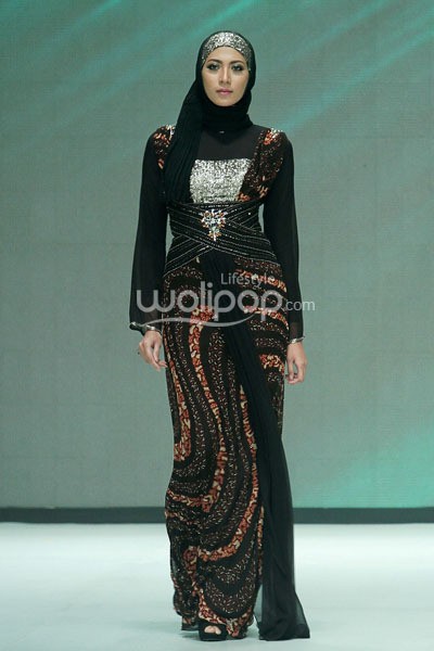 Qonita Boutique by Qonita Gholib Ethnique Sequins. Fashion Parade Purity Transcendence. Indonesia Fashion Week 2014 at Jakarta Convention Center. Senayan. Jakarta. [Foto: Mohammad Abduh/Wolipop]