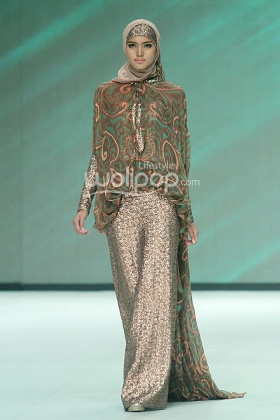 Qonita Boutique by Qonita Gholib Ethnique Sequins. Fashion Parade Purity Transcendence. Indonesia Fashion Week 2014 at Jakarta Convention Center. Senayan. Jakarta. [Foto: Mohammad Abduh/Wolipop]