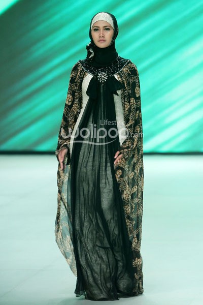 Qonita Boutique by Qonita Gholib Ethnique Sequins. Fashion Parade Purity Transcendence. Indonesia Fashion Week 2014 at Jakarta Convention Center. Senayan. Jakarta. [Foto: Mohammad Abduh/Wolipop]