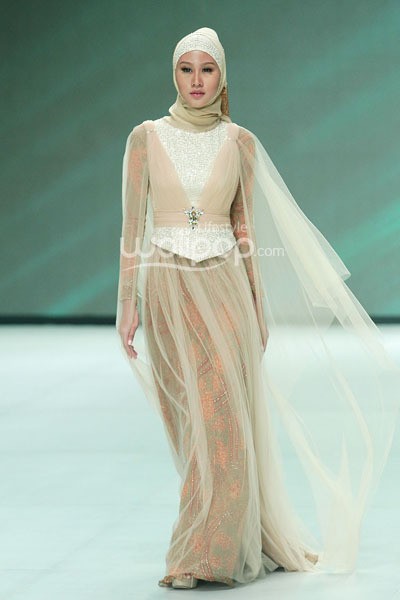 Qonita Boutique by Qonita Gholib Ethnique Sequins. Fashion Parade Purity Transcendence. Indonesia Fashion Week 2014 at Jakarta Convention Center. Senayan. Jakarta. [Foto: Mohammad Abduh/Wolipop]