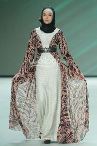 Qonita Boutique by Qonita Gholib Ethnique Sequins. Fashion Parade Purity Transcendence. Indonesia Fashion Week 2014 at Jakarta Convention Center. Senayan. Jakarta. [Foto: Mohammad Abduh/Wolipop]