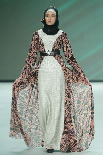 Qonita Boutique by Qonita Gholib Ethnique Sequins. Fashion Parade Purity Transcendence. Indonesia Fashion Week 2014 at Jakarta Convention Center. Senayan. Jakarta. [Foto: Mohammad Abduh/Wolipop]