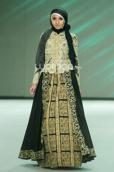 Risty Tagor Gorgeous Gold. Fashion Parade Purity Transcendence. Indonesia Fashion Week 2014 at Jakarta Convention Center. Senayan. Jakarta. [Foto: Mohammad Abduh/Wolipop]
