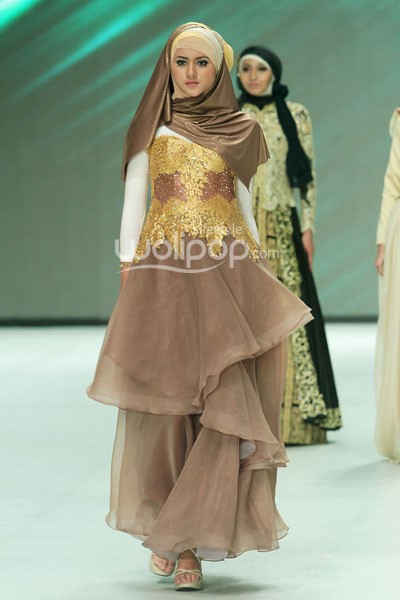Risty Tagor Gorgeous Gold. Fashion Parade Purity Transcendence. Indonesia Fashion Week 2014 at Jakarta Convention Center. Senayan. Jakarta. [Foto: Mohammad Abduh/Wolipop]