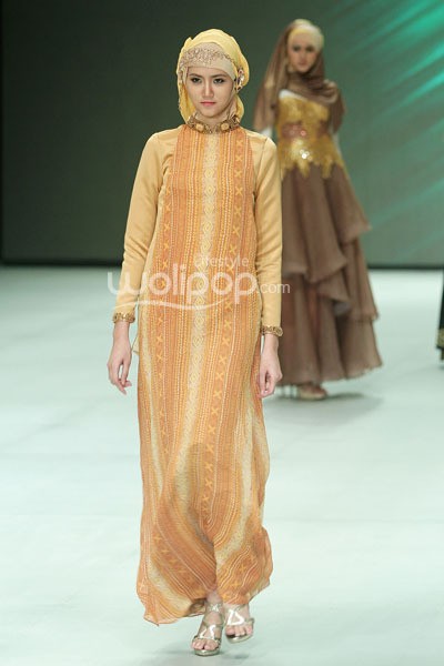 Risty Tagor Gorgeous Gold. Fashion Parade Purity Transcendence. Indonesia Fashion Week 2014 at Jakarta Convention Center. Senayan. Jakarta. [Foto: Mohammad Abduh/Wolipop]