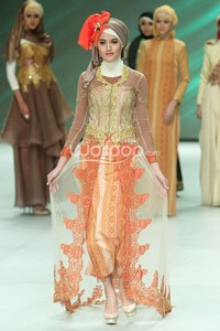 Risty Tagor Gorgeous Gold. Fashion Parade Purity Transcendence. Indonesia Fashion Week 2014 at Jakarta Convention Center. Senayan. Jakarta. [Foto: Mohammad Abduh/Wolipop]