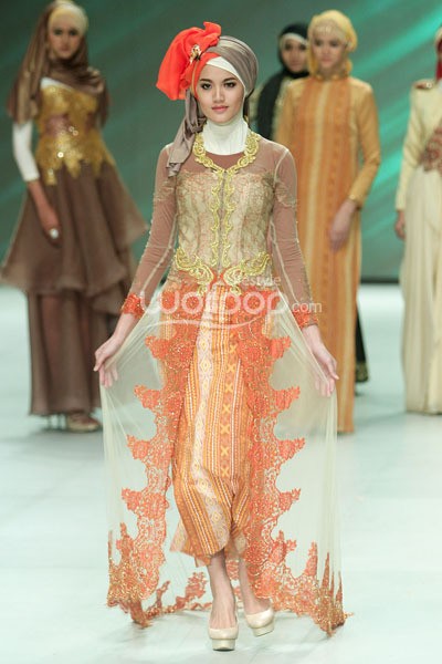 Risty Tagor Gorgeous Gold. Fashion Parade Purity Transcendence. Indonesia Fashion Week 2014 at Jakarta Convention Center. Senayan. Jakarta. [Foto: Mohammad Abduh/Wolipop]