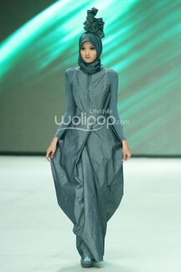 Zoya Acid Denim. Fashion Parade Purity Transcendence. Indonesia Fashion Week 2014 at Jakarta Convention Center. Senayan. Jakarta. [Foto: Mohammad Abduh/Wolipop]