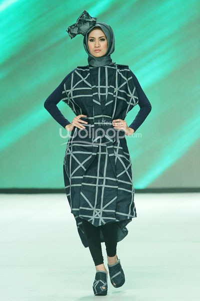 Zoya Acid Denim. Fashion Parade Purity Transcendence. Indonesia Fashion Week 2014 at Jakarta Convention Center. Senayan. Jakarta. [Foto: Mohammad Abduh/Wolipop]
