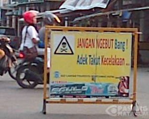 Peringatan Lalin Unik Ini Bikin Pengguna Jalan Tertawa