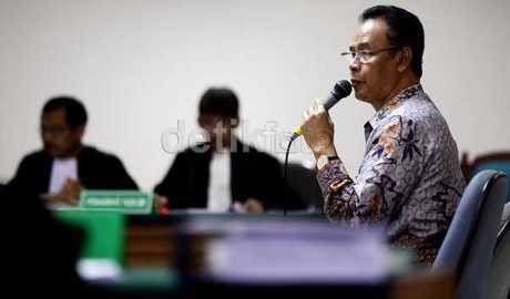 Dituntut 6 Tahun, Hambit Diingatkan Hakim Tak Percaya Makelar Vonis