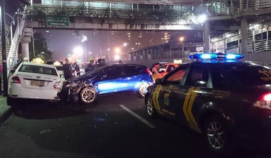 Ford Fiesta Tabrak Taksi di Thamrin, Sopir Diduga Mabuk