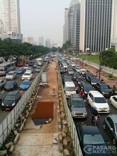 Demo di Depan KemenPAN, Lalin Sudirman Macet