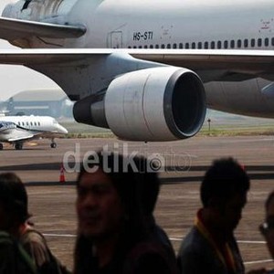 Biaya Tambahan Penerbangan Dicabut Kalau Dolar Kembali ke Rp 10.000