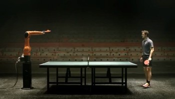 Timo Boll adalah atlet ping-pong yang mencoba melawan sebuah robot. Siapakah yang menang Timo Boll atau Robot? (kredit foto: businessinsider)