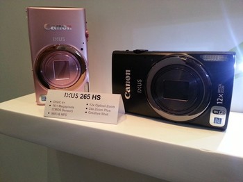 Tipe tertinggi IXUS 265 HS telah dibekali teknologi IS (Image Stabilization) dan aperture f/3.6-f/7.0 serta memiliki kemampuan optical zoom hingga 12x. Selain itu kamera ini juga menggunakan sensor CMOS 1/2.3 dengan resolusi 16 MP.